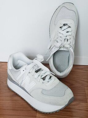 New Balance 547 Women's Size 8